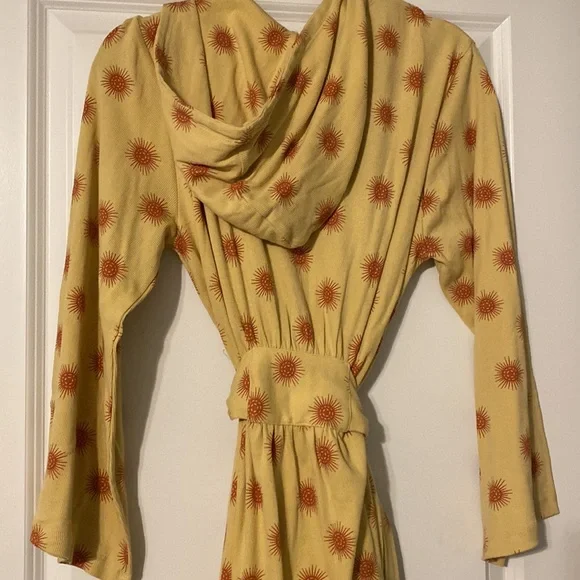 Kate Quinn Women’s hooded Robe with pockets - Picture 4 of 4